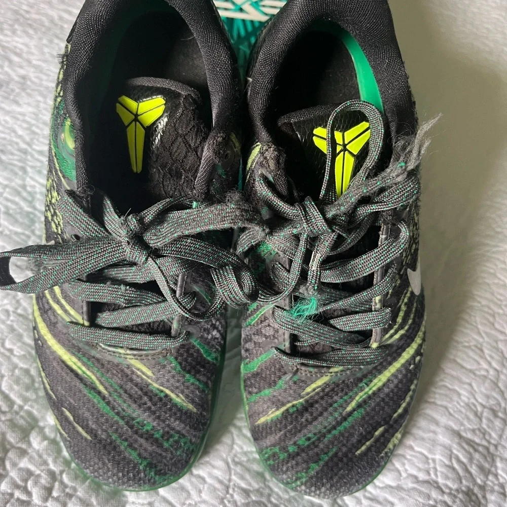Nike Kids Black and Yellow Sneakers